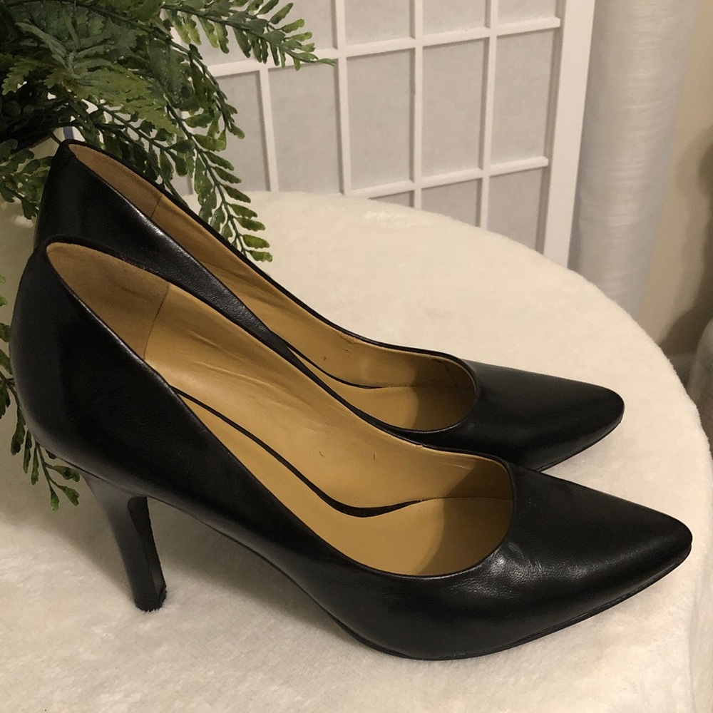 Nine West Gwendle Genuine Black Leather Heels, Size 9W.